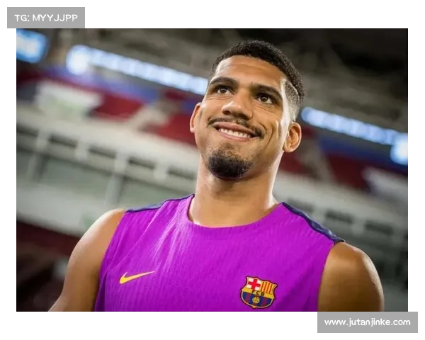 巴萨铁卫阿劳霍展现坚韧毅力与精湛技巧成就顶级防守天才